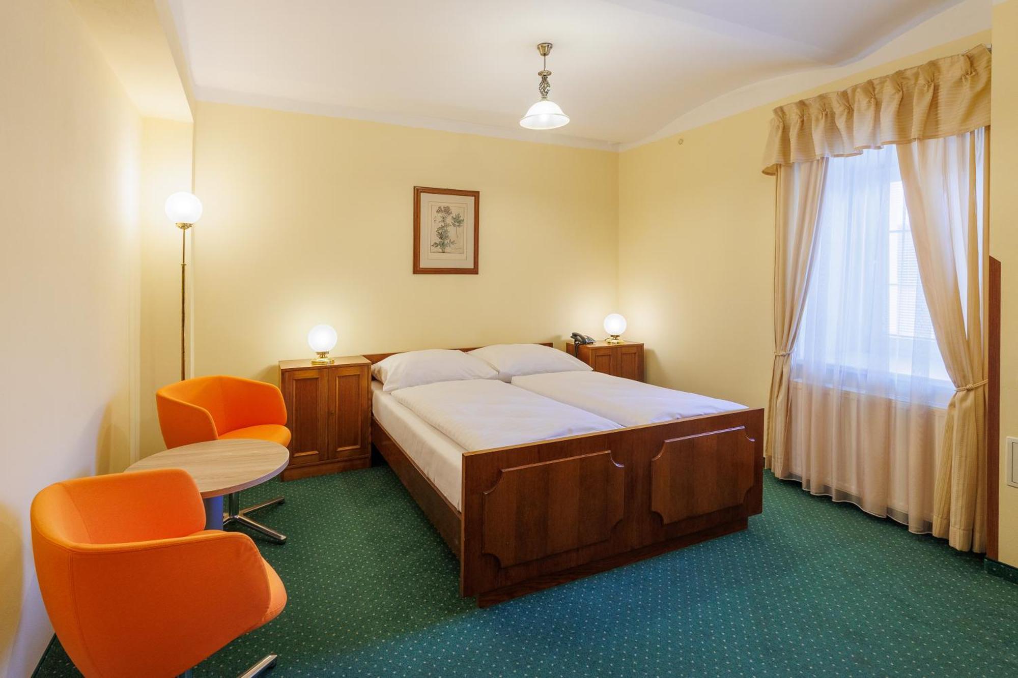 Hotel U Zamecku Cihelny Karlsbad Exteriör bild