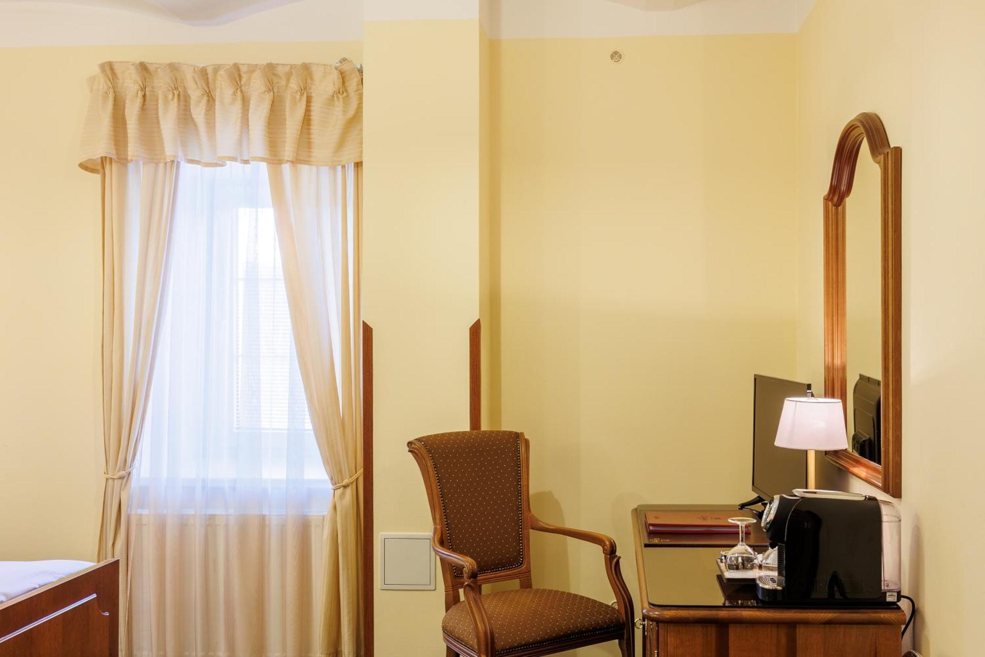 Hotel U Zamecku Cihelny Karlsbad Exteriör bild