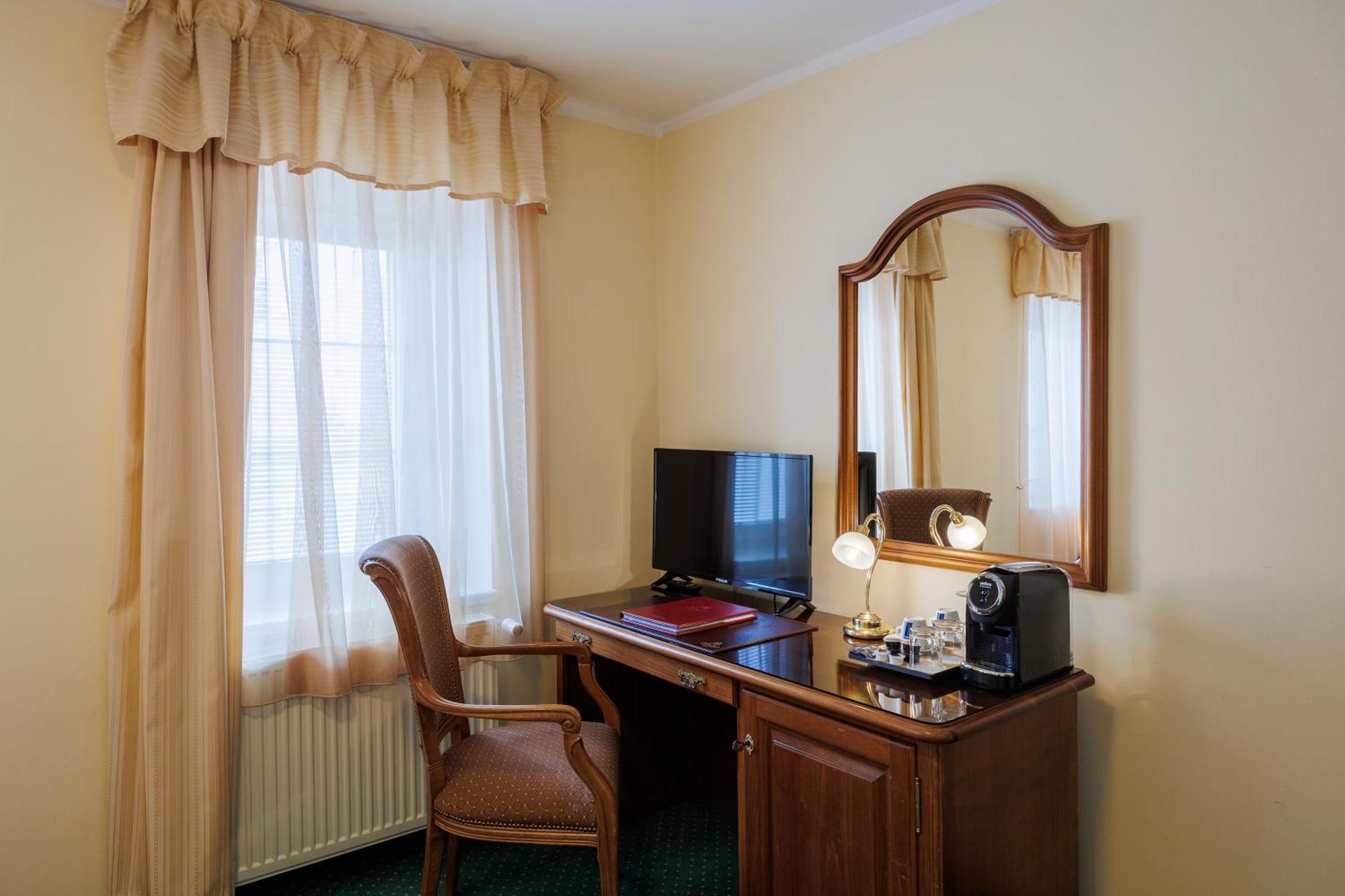 Hotel U Zamecku Cihelny Karlsbad Exteriör bild