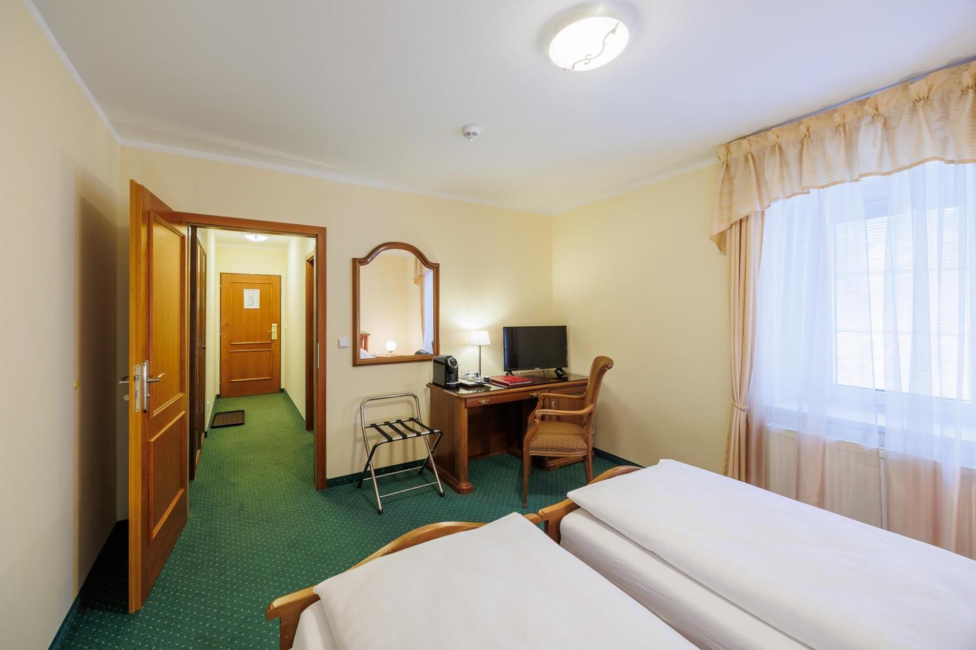 Hotel U Zamecku Cihelny Karlsbad Exteriör bild