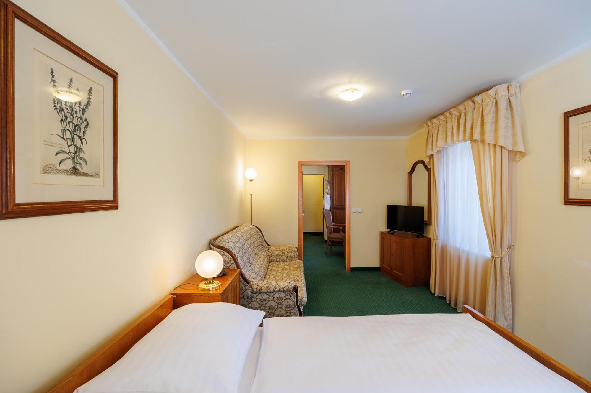 Hotel U Zamecku Cihelny Karlsbad Exteriör bild