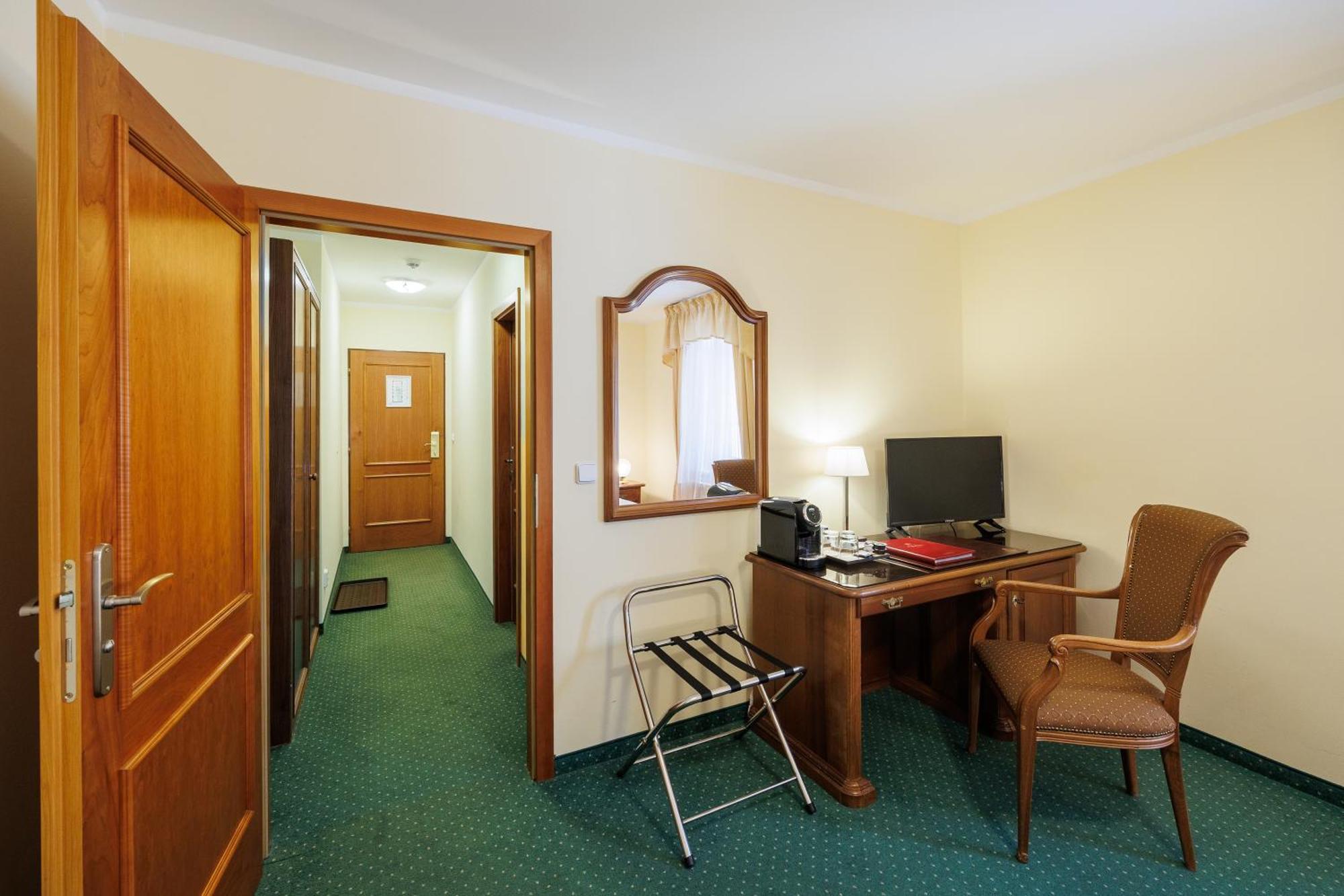 Hotel U Zamecku Cihelny Karlsbad Exteriör bild