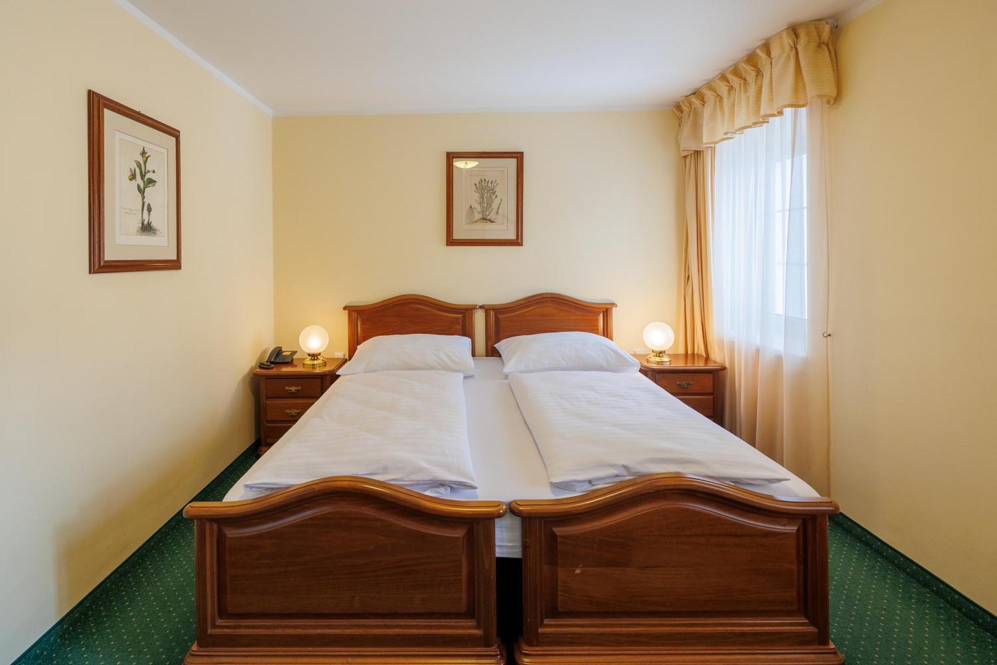Hotel U Zamecku Cihelny Karlsbad Exteriör bild